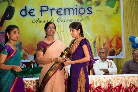 DISTRIBUTION   OF AWARDS  TO  STUDENTS .